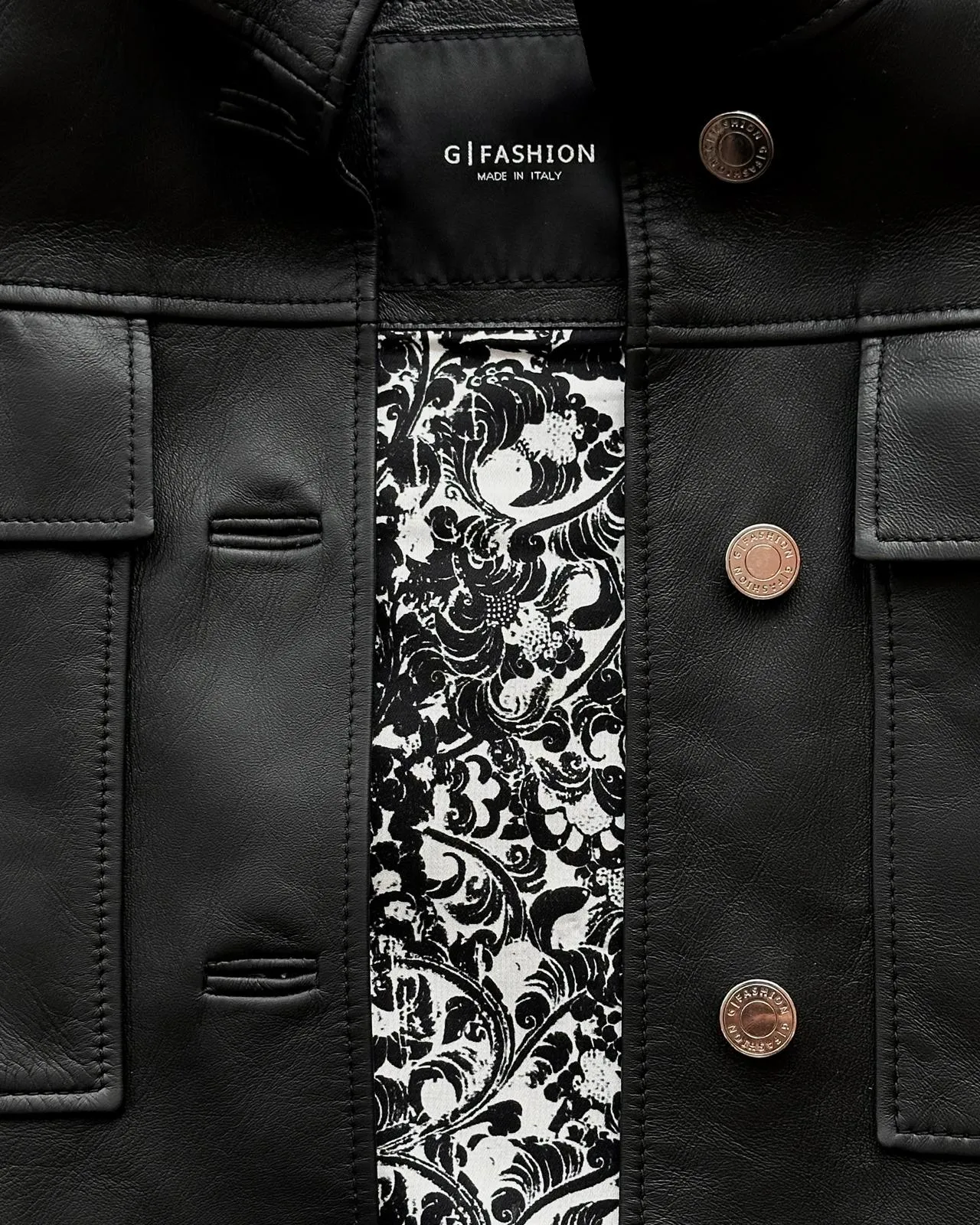 BLACK CROPPED LEATHER JACKET WITH POCKETS