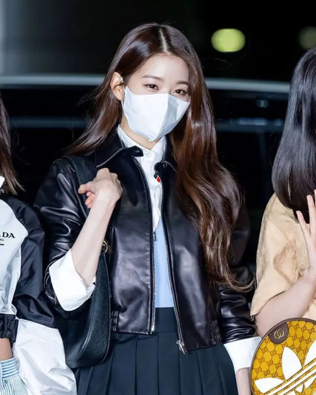 Jang Wonyoung Black Cropped Leather Jacket for Stylish Outfits
