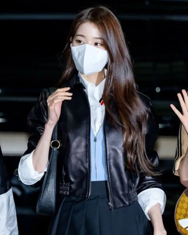 Jang Wonyoung Black Cropped Leather Jacket for Stylish Outfits