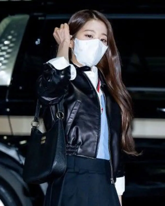 Jang Wonyoung Black Cropped Leather Jacket for Stylish Outfits