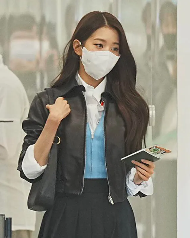 Jang Wonyoung Black Cropped Leather Jacket for Stylish Outfits
