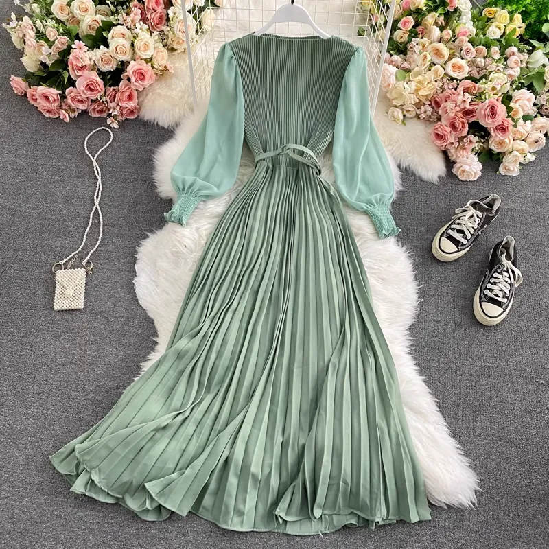 Spring and Autumn Round Neck Long Sleeve Chiffon Pleated Dress 1460