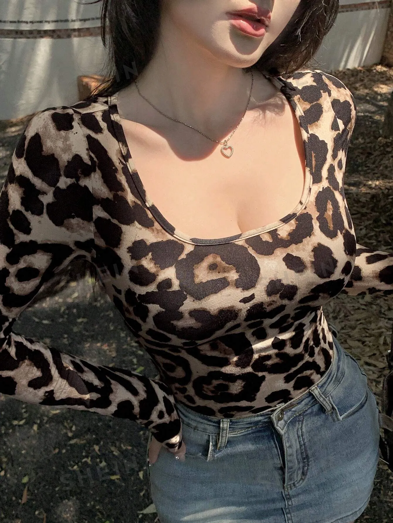 Women's Leopard Print Fitted Crew Neck T-Shirt