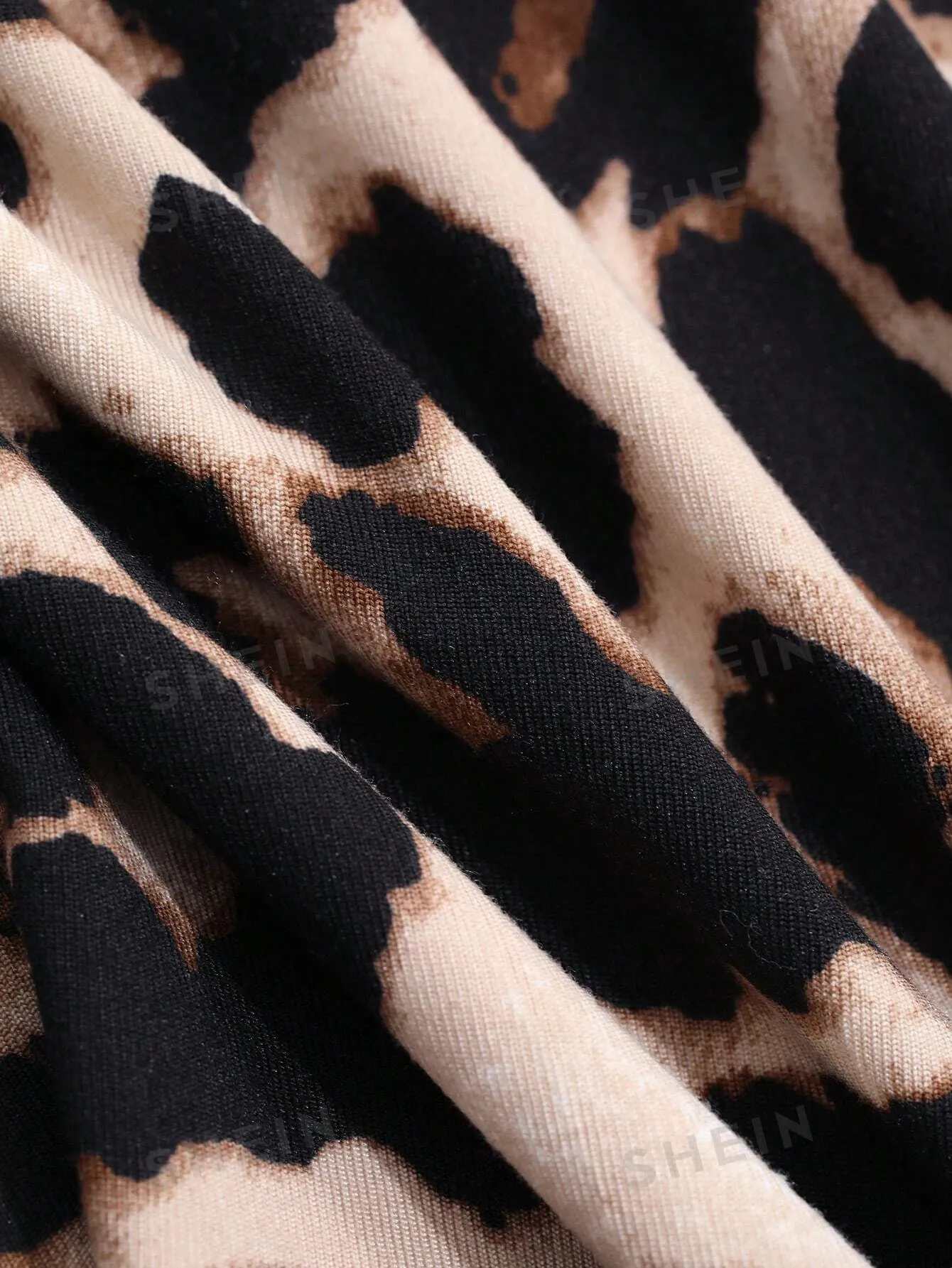 Women's Leopard Print Fitted Crew Neck T-Shirt